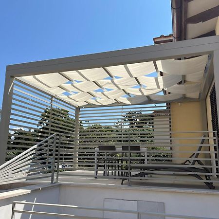 Appartamento In Villa A Tirrenia, Eleganza E Comfort A Pochi Passi Dal Mare Pisa Ngoại thất bức ảnh